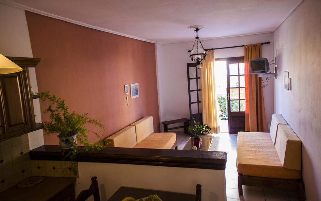 Hesperia Hotel Карловаси Номер фото